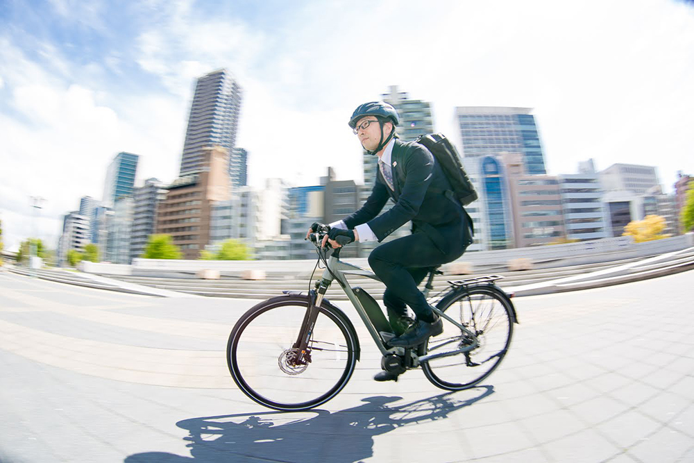 通勤用に自転車を使うビジネスマンが増加中！選び方のポイントを紹介  自転車・パーツの使い方・選び方  サイクルベースあさひ
