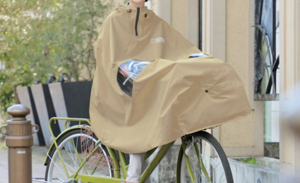 雨の日も安全運転！視界を確保するレインウエアの着用ポイント