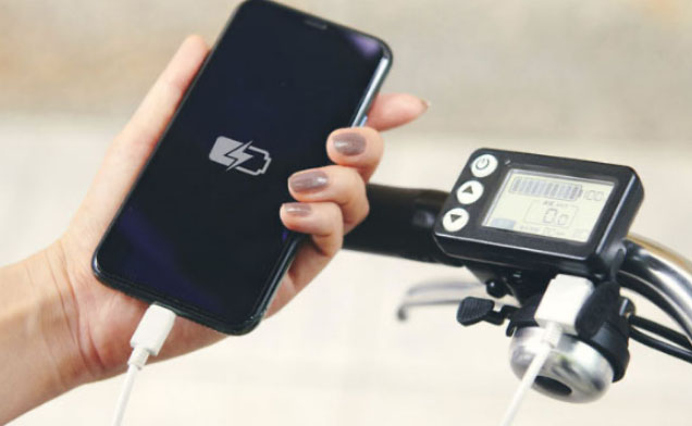 USBポート付きの全画面液晶スイッチパネル